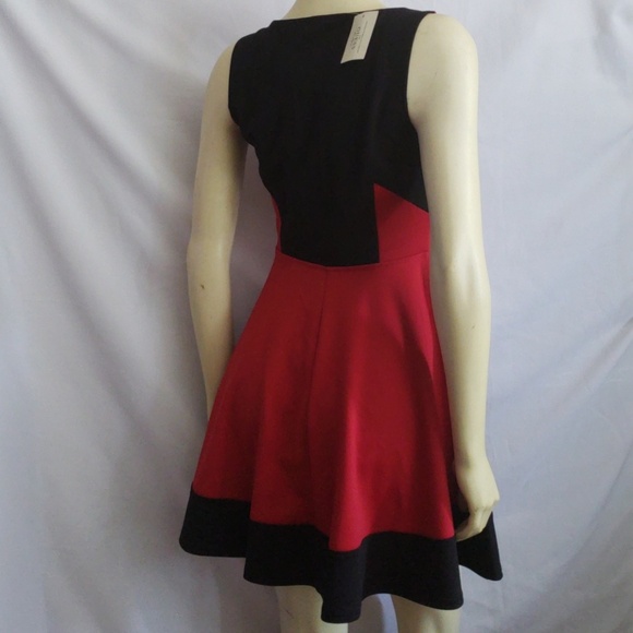 New GUESS RED AND BLACK V NECK DRESS SZ S - Picture 3 of 6